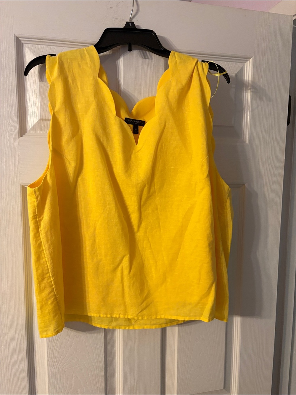 Banana Republic Yellow Scallop Neck Sleeveless Tank